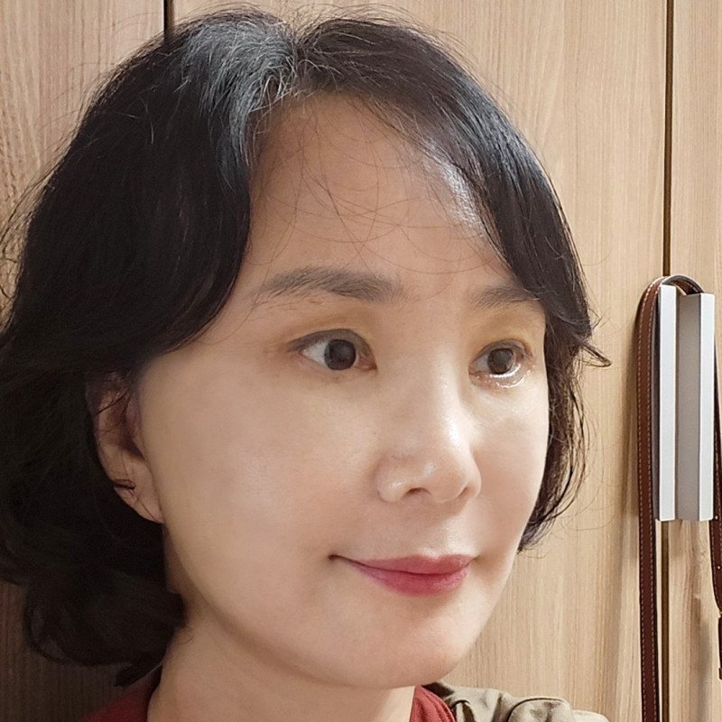 리프팅 셀카 후기 6 — 단발 중년 여성 3/4 옆얼굴 셀카
