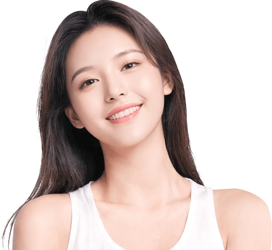 긴 생머리에 흰 민소매를 입고 웃는 젊은 여성 모델