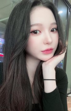 REAL SELFIE 1 — 젊은 여성 셀카