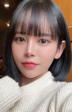 REAL SELFIE 3 — 젊은 여성 셀카