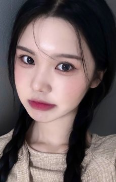 REAL SELFIE 5 — 젊은 여성 셀카